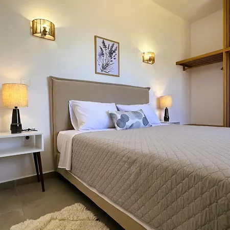 Irini Seaside Luxury 아파트호텔