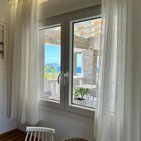 Irini Seaside Luxury * 모우르테리