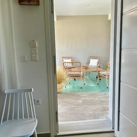 Irini Seaside Luxury 모우르테리