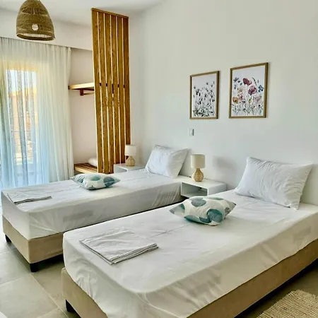 Irini Seaside Luxury Aparthotel 3*