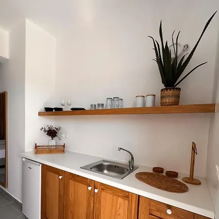 Irini Seaside Luxury Aparthotel