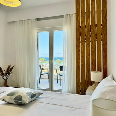 Irini Seaside Luxury 아파트호텔 모우르테리