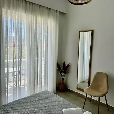 Irini Seaside Luxury 아파트호텔