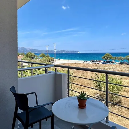 Irini Seaside Luxury 모우르테리